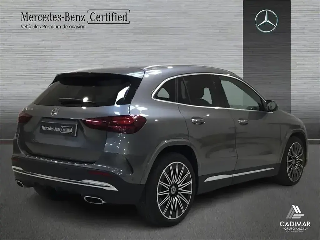 Usado Mercedes GLA200 150 CV (110 kW) 2025 Gris SUV