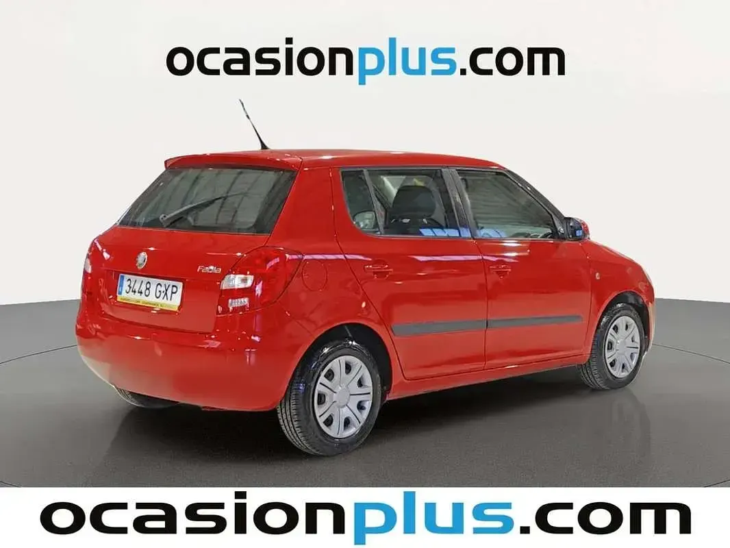 Usado Skoda Fabia 60 CV (44 kW) 2010 Rojo Utilitario