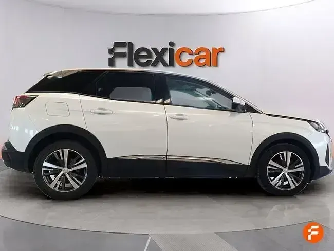 Usado Peugeot 3008 Allure 130 CV (95 kW) 2021 Blanco SUV