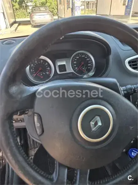 Begagnad Renault Clio II Authentique 75 HK (55 kW) 2008 Svart Sedan