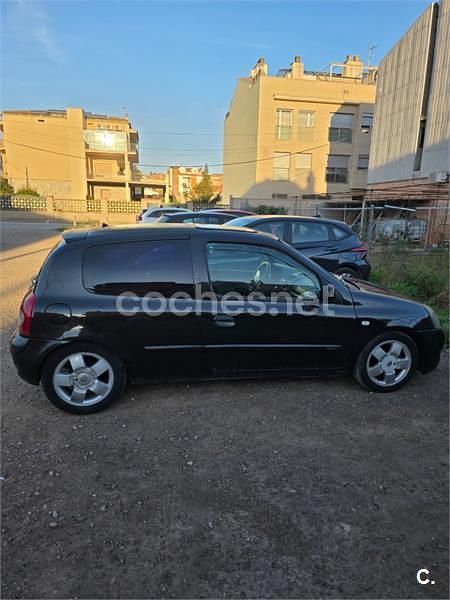 Usado Renault Clio II Expression 98 CV (72 kW) 2003 Negro Berlina