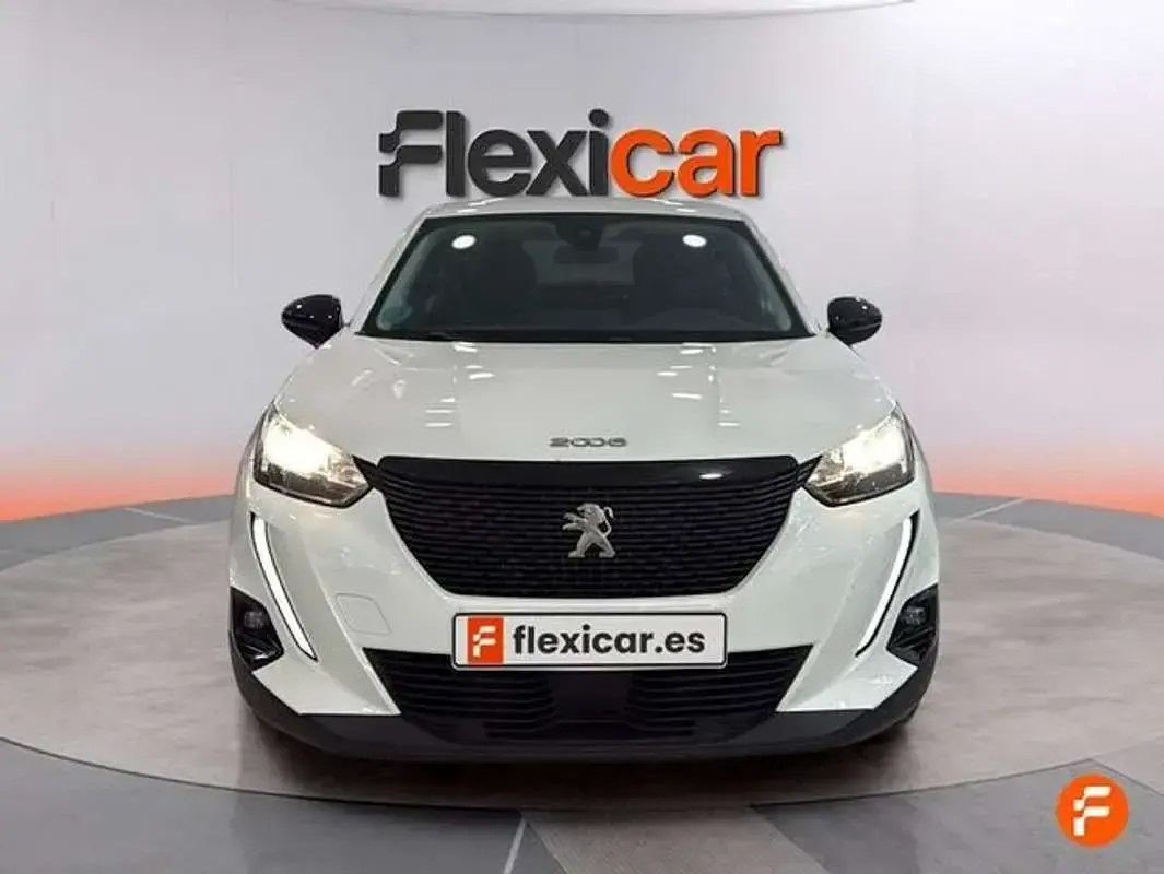 Usado Peugeot 2008 Active 101 CV (74 kW) 2022 Blanco SUV