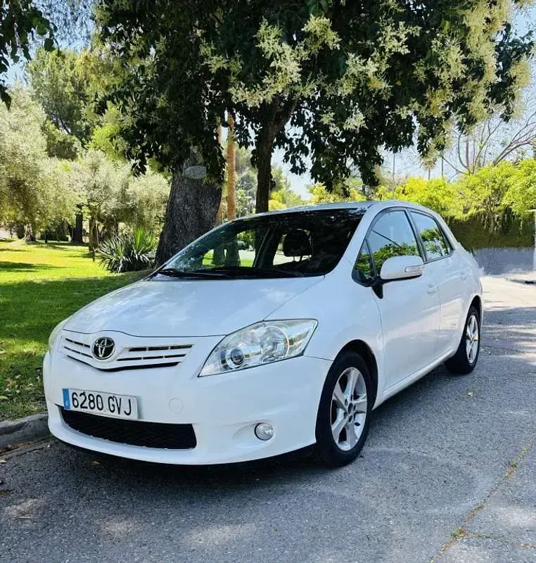 Usado Toyota Auris Active 90 CV (66 kW) 2010 Blanco Utilitario