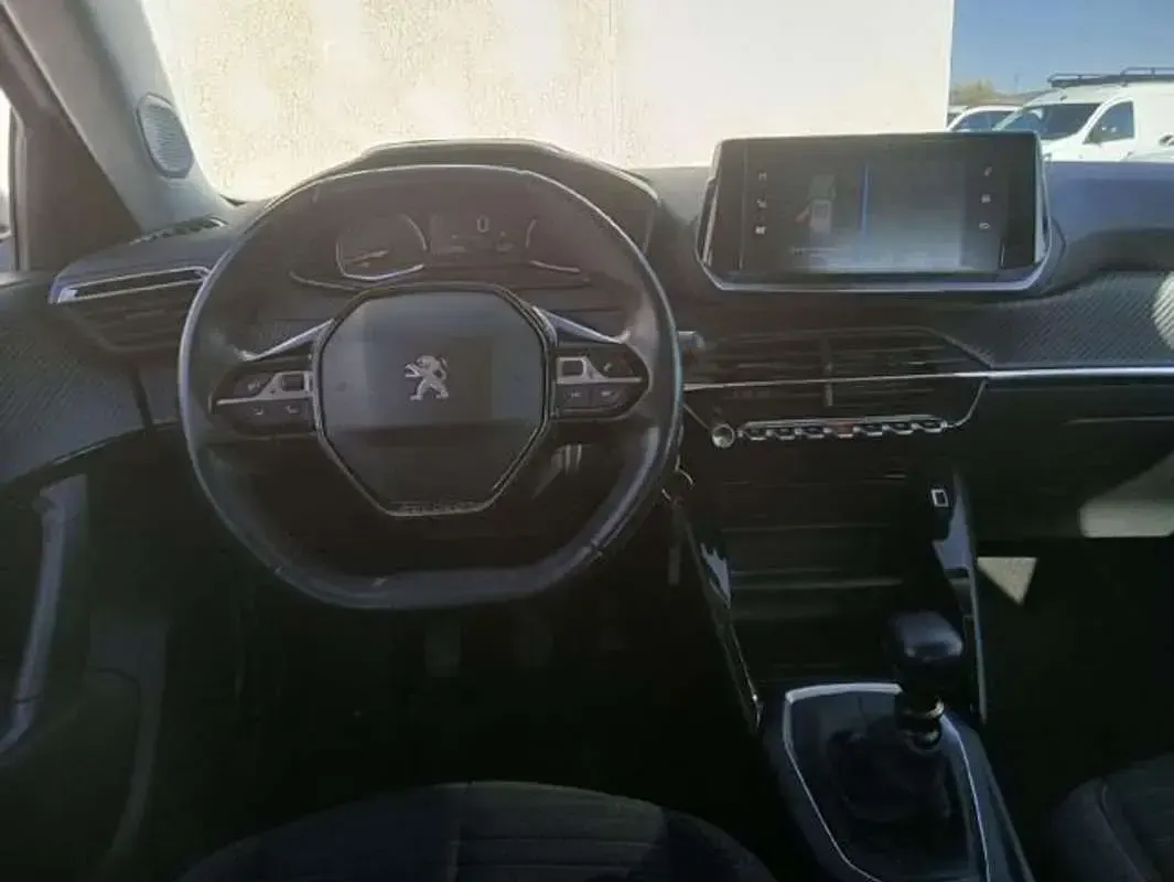 Usado Peugeot 2008 Active 110 CV (80 kW) 2021 Blanco SUV