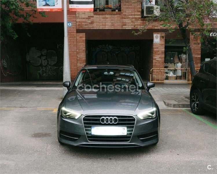 Käytetty Audi A3 Advanced 150 HP (110 kW) 2015 Harmaa Sedan