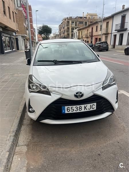 Usado Toyota Yaris Active 69 CV (50 kW) 2018 Blanco Berlina