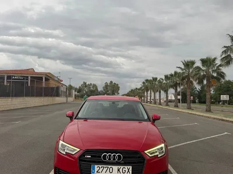 Usado Audi A3 116 HP (85 kW) 2018 Vermelho Sedan