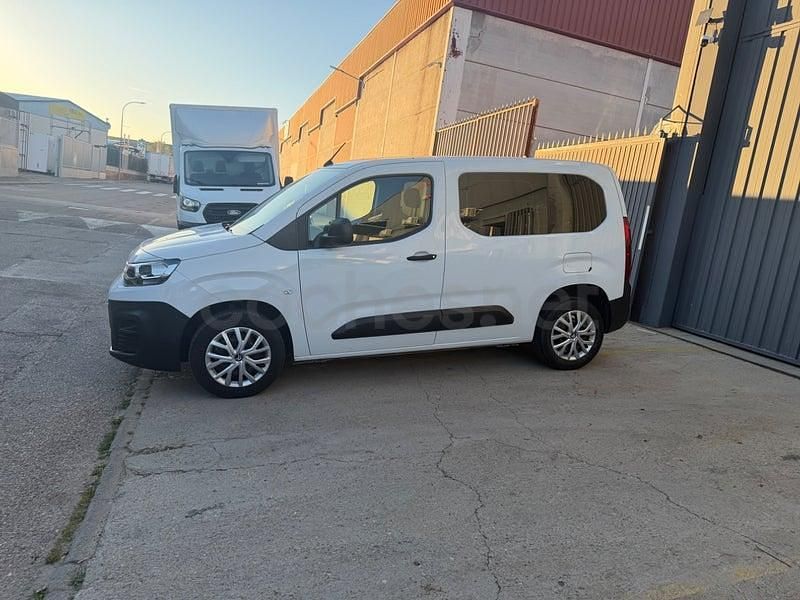 Usado Citroën Berlingo Feel 102 CV (75 kW) 2023 Blanco Monovolumen