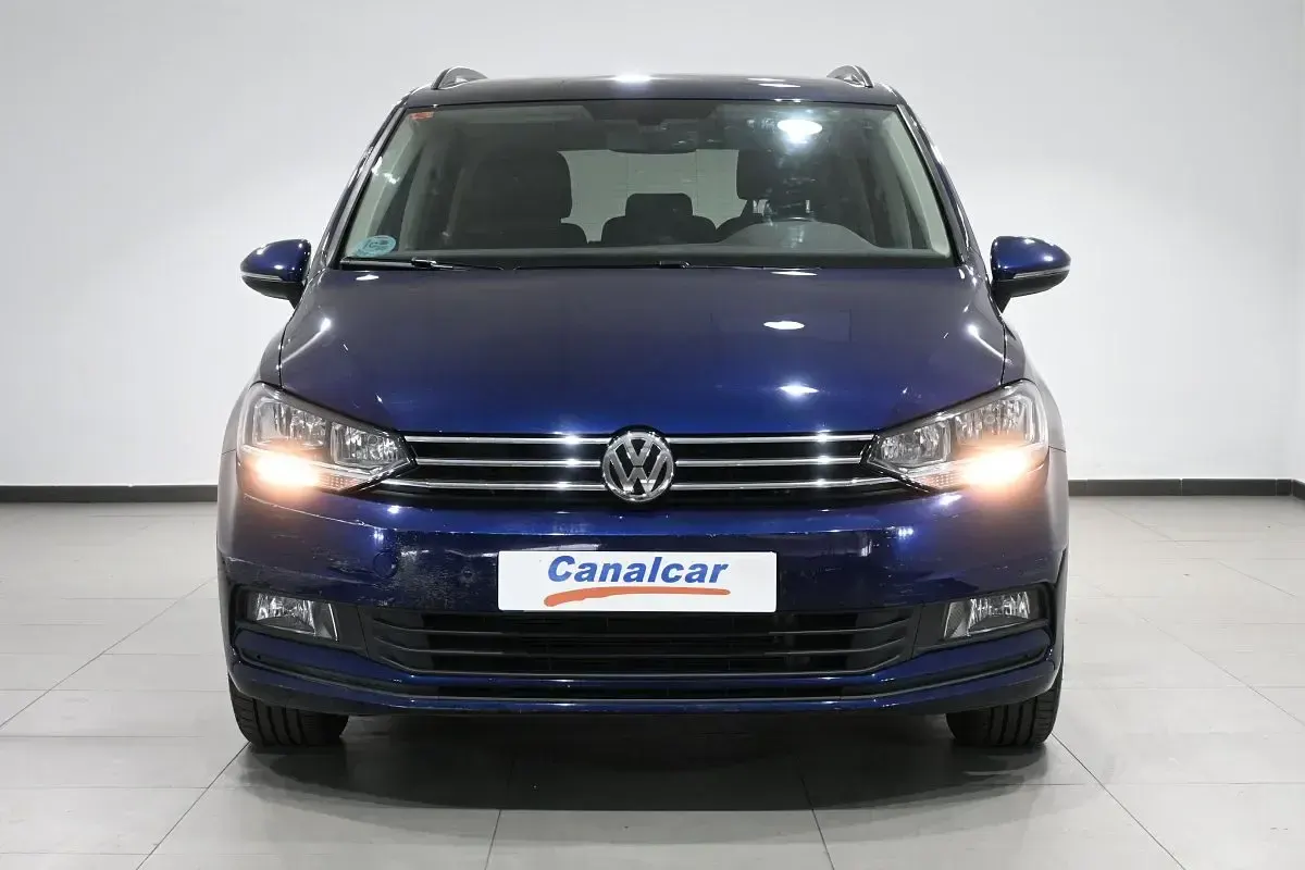 Usado VW Touran Advance 115 CV (84 kW) 2017 Azul Monovolumen