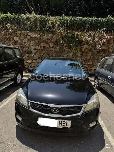 Usado Kia Ceed 115 CV (84 kW) 2011 Negro Utilitario