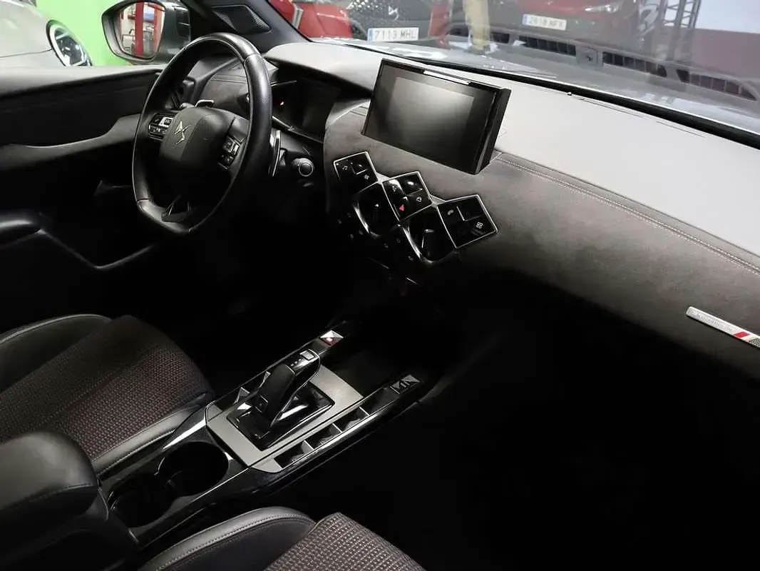 Begagnad DS Automobiles DS3 Crossback Performance 131 HK (96 kW) 2022 Grå SUV