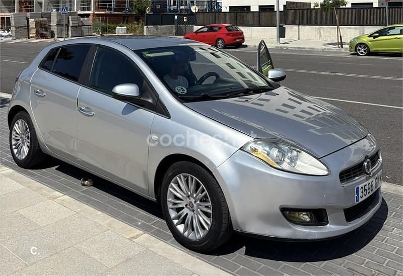 Usado Fiat Bravo Active 120 CV (88 kW) 2009 Gris / plata Utilitario