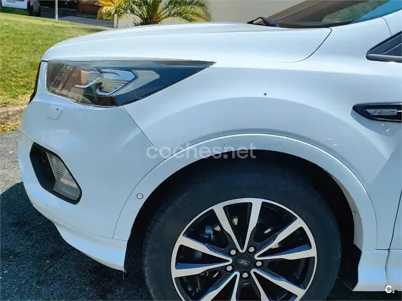 Usado Ford Kuga ST-Line 120 CV (88 kW) 2018 Blanco SUV