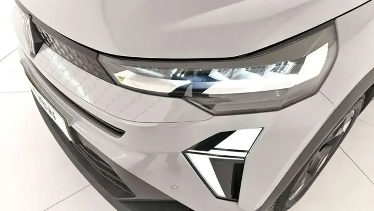 Usado Renault Captur Techno 101 CV (74 kW) 2025 Gris SUV