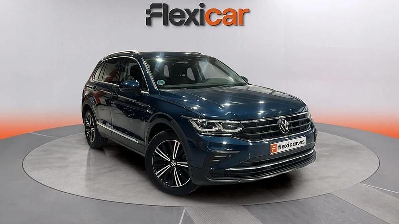 Usado VW Tiguan Life 150 CV (110 kW) 2022 Verde SUV