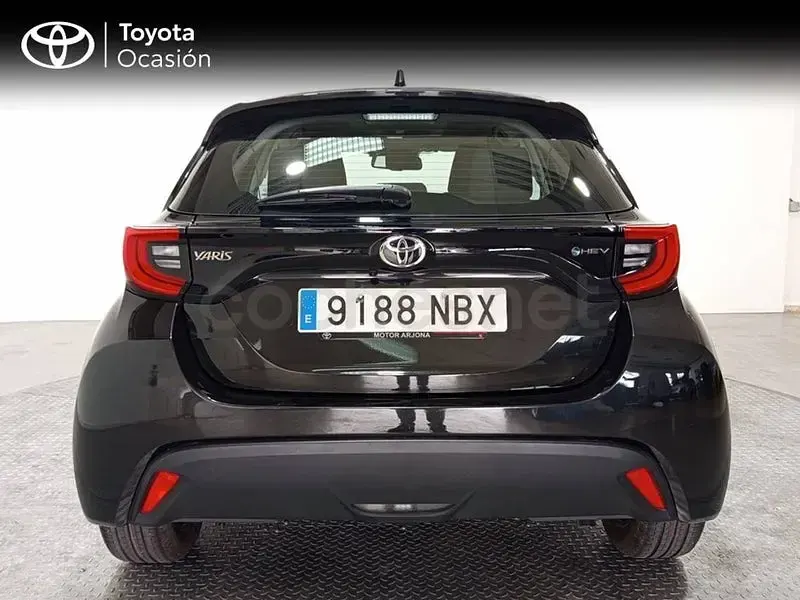 Usado Toyota Yaris Hybrid Active 116 CV (85 kW) 2025 Negro Berlina