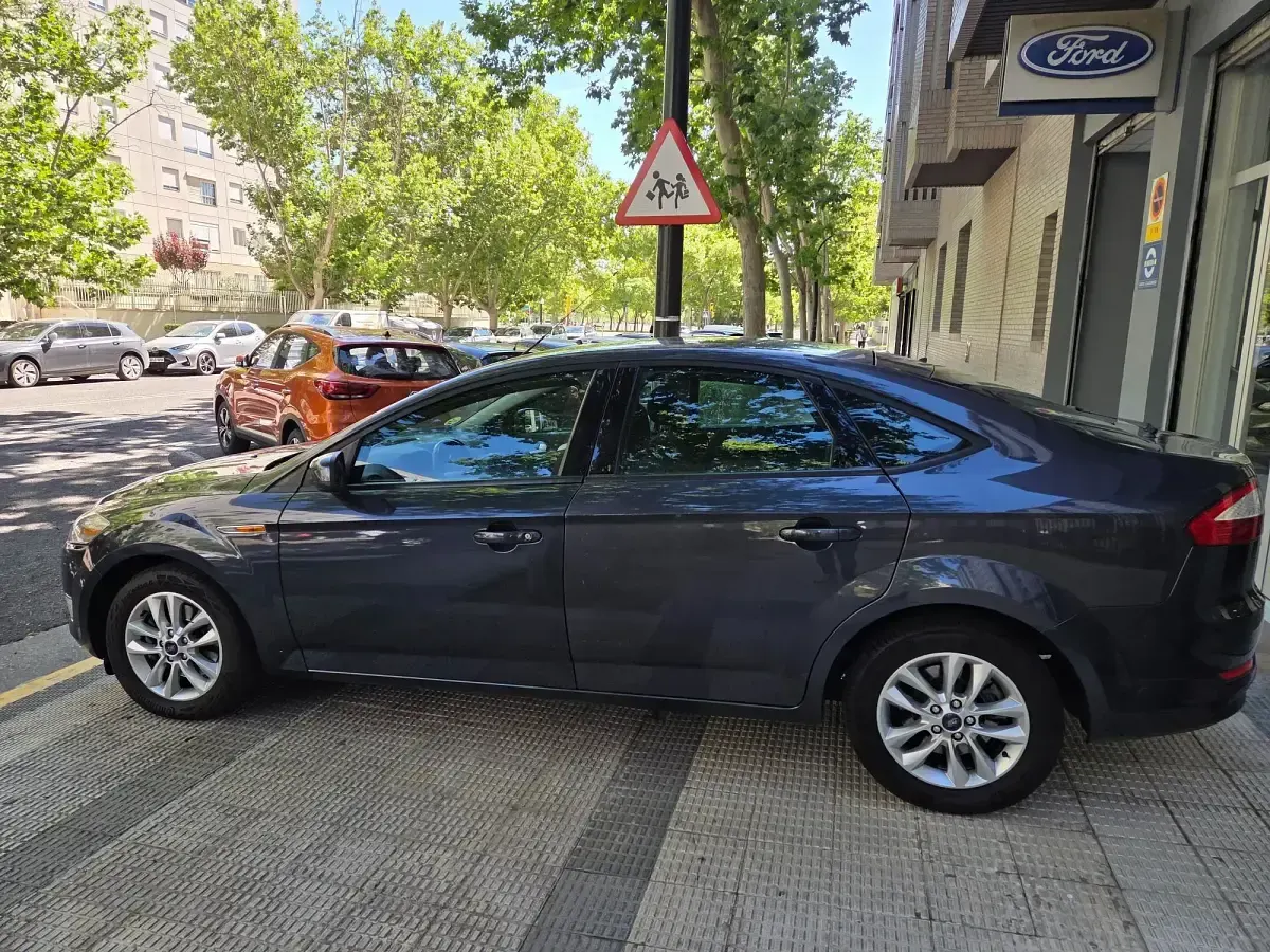 Usado Ford Mondeo Trend 140 CV (102 kW) 2009 Gris Berlina