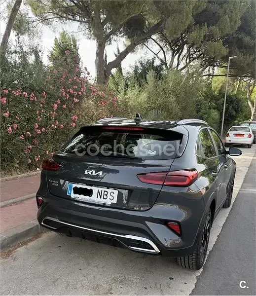 Usado Kia XCeed 140 CV (102 kW) 2025 Gris / plata SUV
