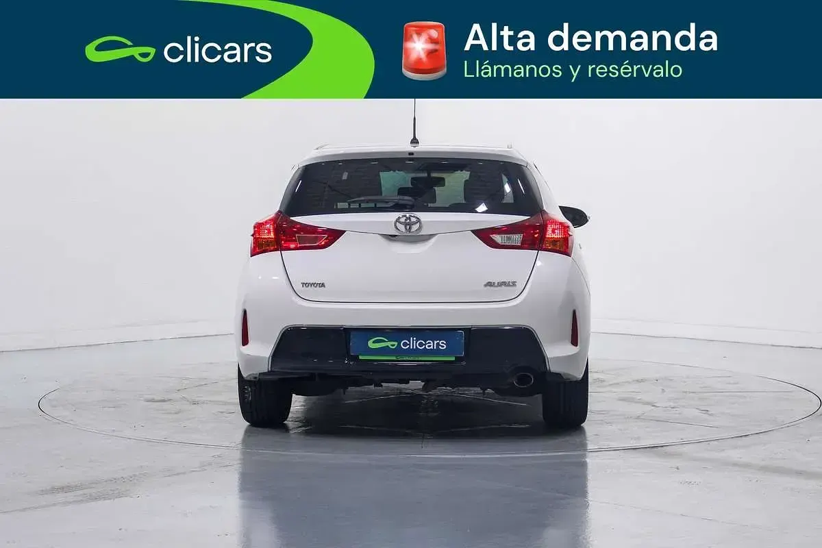 Usado Toyota Auris Active 132 CV (97 kW) 2014 Blanco Utilitario