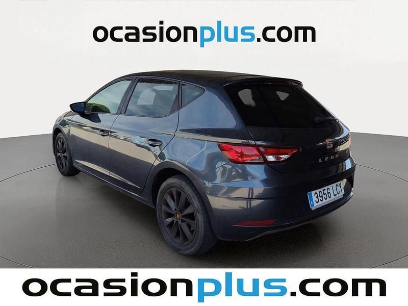 Usado Seat Leon Style 131 CV (96 kW) 2019 Gris Utilitario