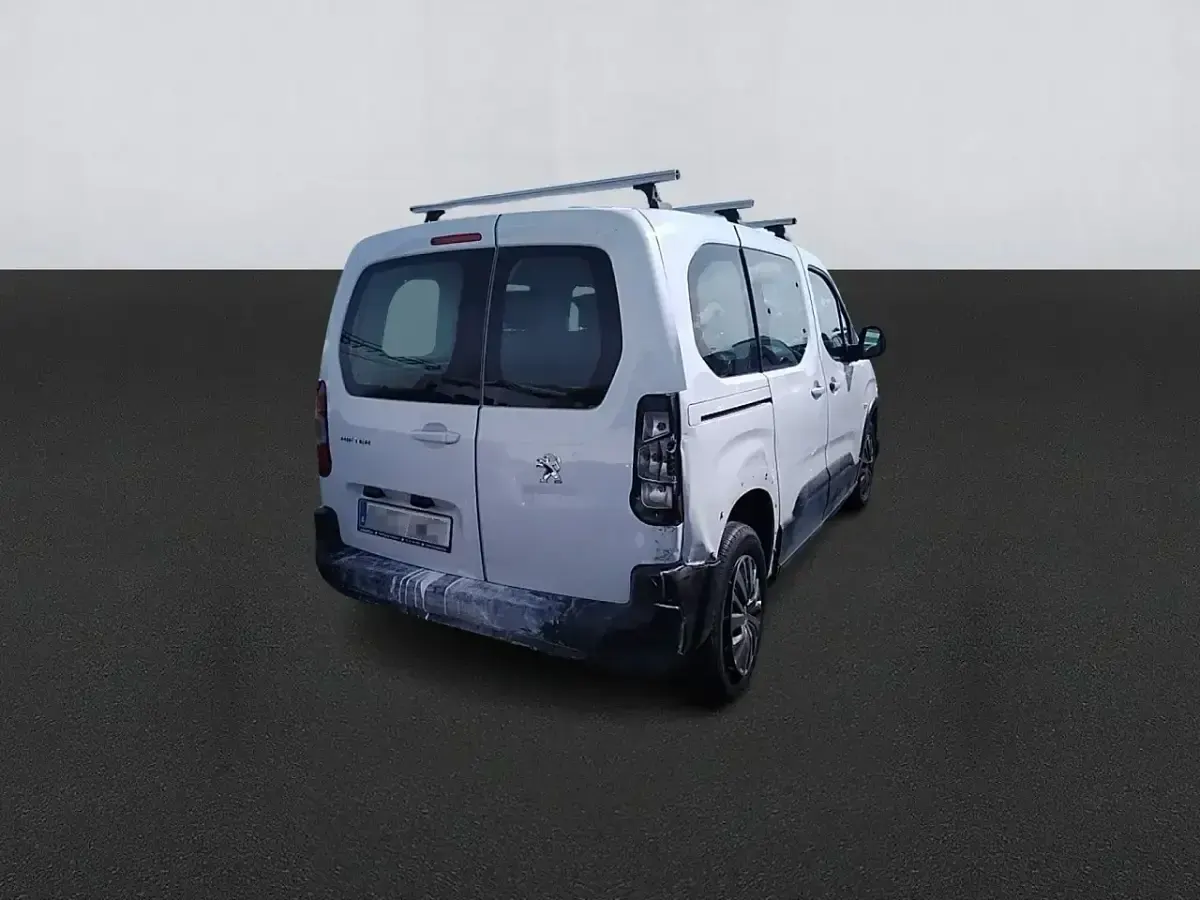 Usado Peugeot Rifter Active 102 CV (75 kW) 2023 Blanco Monovolumen