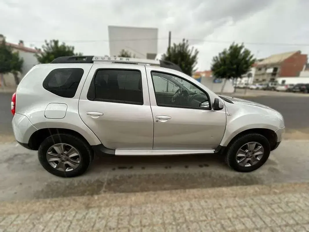 Usado Dacia Duster Lauréate 125 CV (91 kW) 2016 Gris SUV