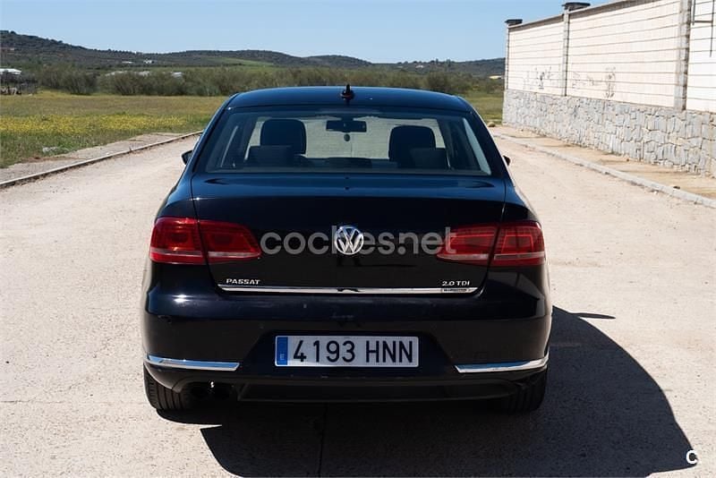 Usado VW Passat Highline 140 CV (102 kW) 2013 Negro Berlina