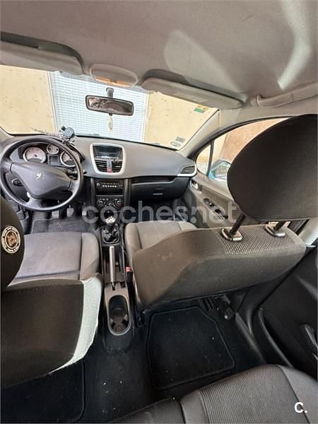 Usado Peugeot 207 Active 75 CV (55 kW) 2012 Gris / plata Berlina