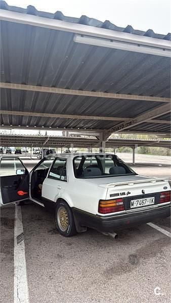 Usado Ford Orion Ghia 102 CV (75 kW) 1988 Blanco Berlina