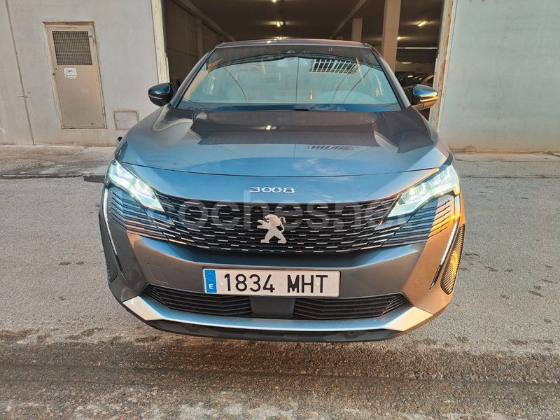 Usado Peugeot 3008 Allure 130 CV (95 kW) 2023 Gris / plata SUV