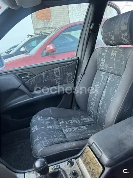 Usado Mercedes E240 Classic 170 CV (125 kW) 2000 Gris / plata Berlina