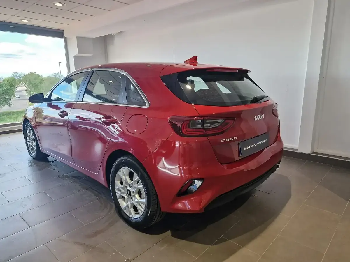 Ny Kia Ceed 100 HK (73 kW) 2025 Rød Hatchback