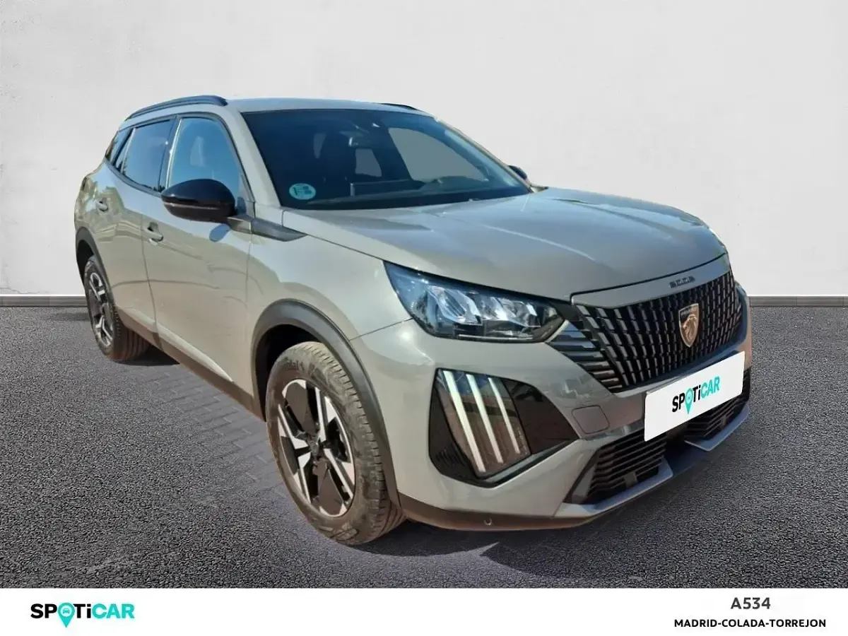 Usado Peugeot 2008 Allure 100 CV (73 kW) 2023 Gris SUV