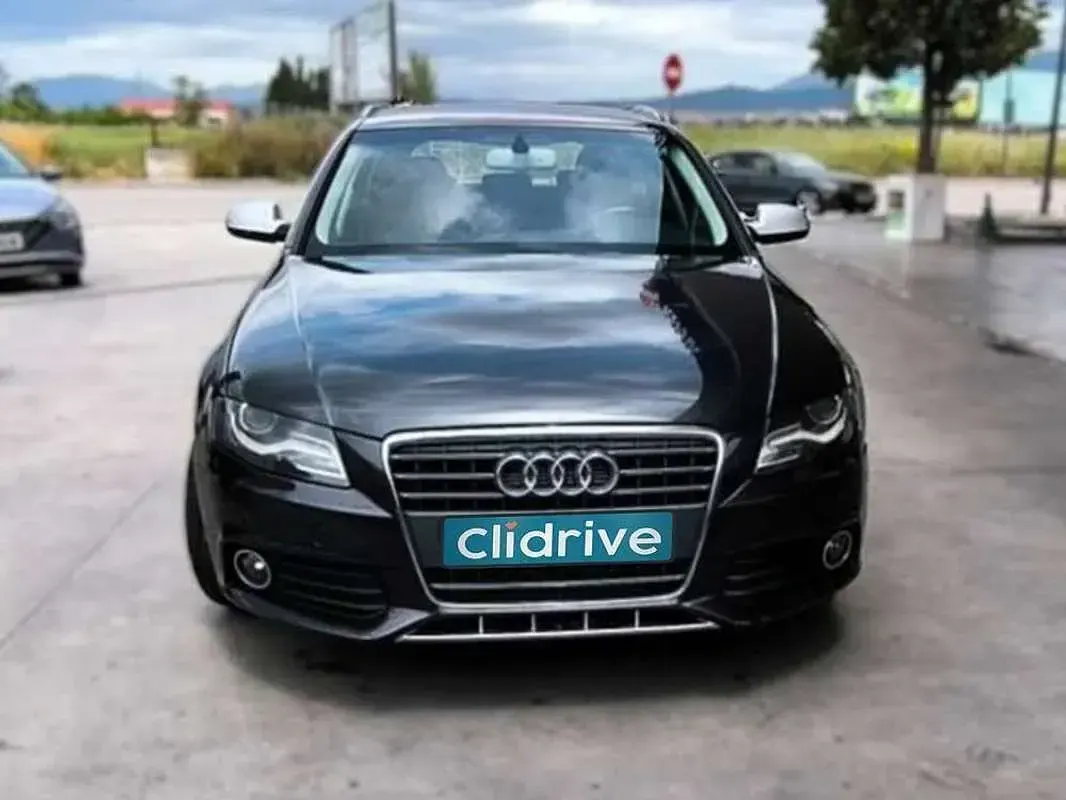 Usado Audi A4 Premium 140 CV (102 kW) 2011 Negro Familiar