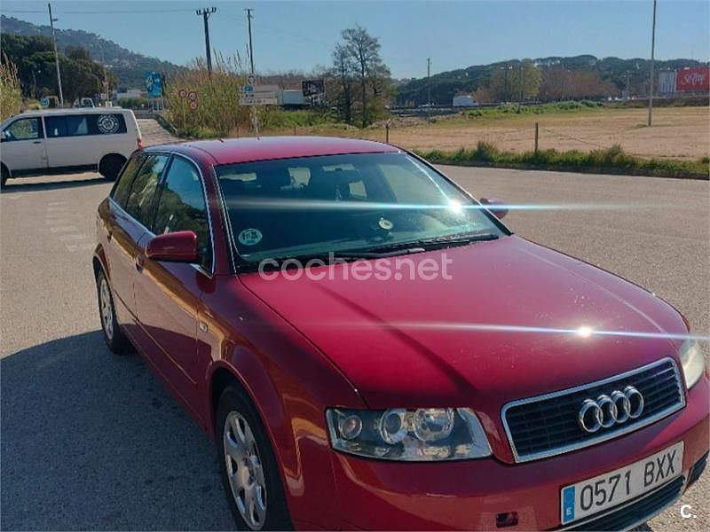 Usado Audi A4 130 CV (95 kW) 2002 Rojo Familiar