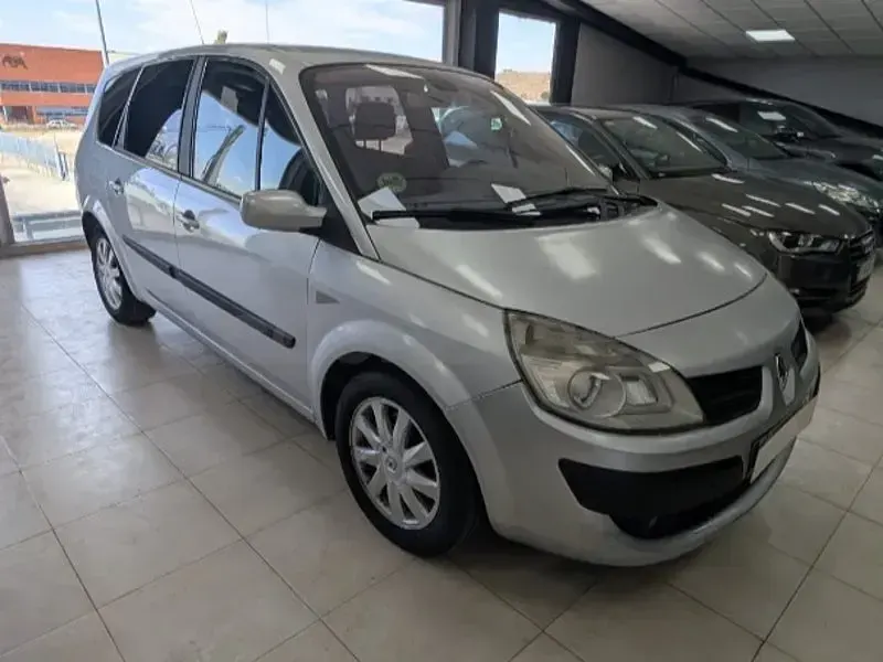 Usado Renault Grand Scénic II Dynamique 105 CV (77 kW) 2007 Gris / plata Monovolumen