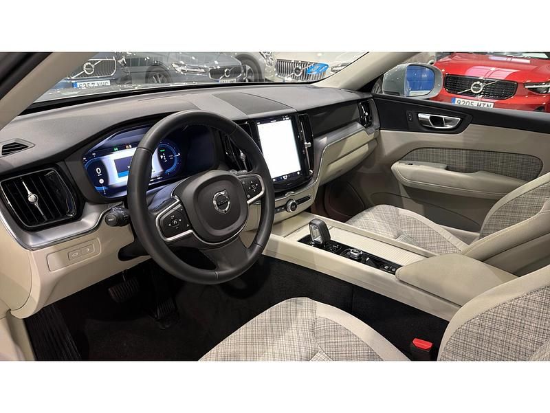 Usado Volvo XC60 Core 350 CV (257 kW) 2024 Gris SUV
