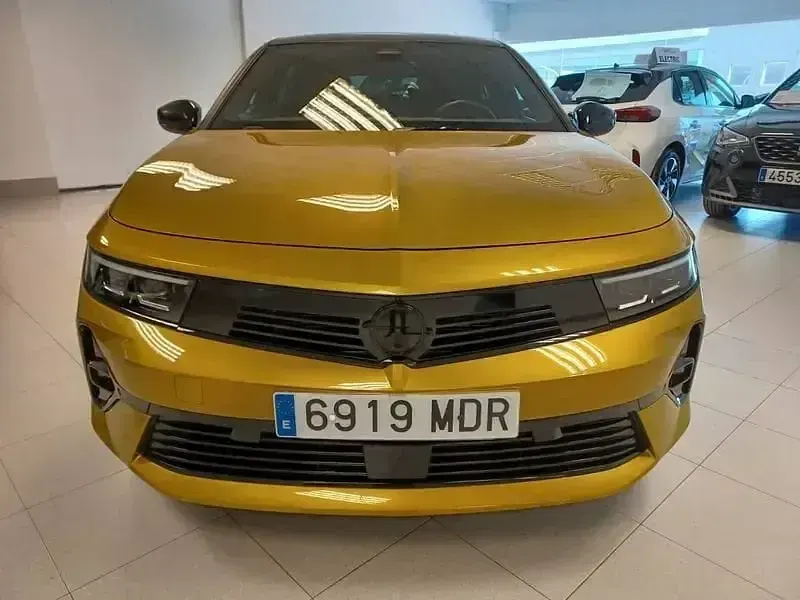 Usado Opel Astra GS Line 181 CV (133 kW) 2023 Amarillo Utilitario