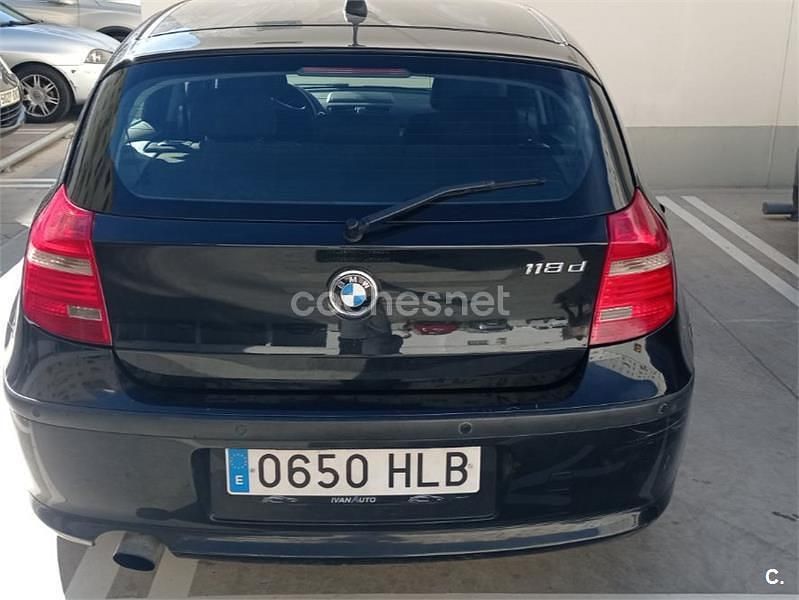 Usado BMW 118 122 CV (89 kW) 2008 Negro Utilitario