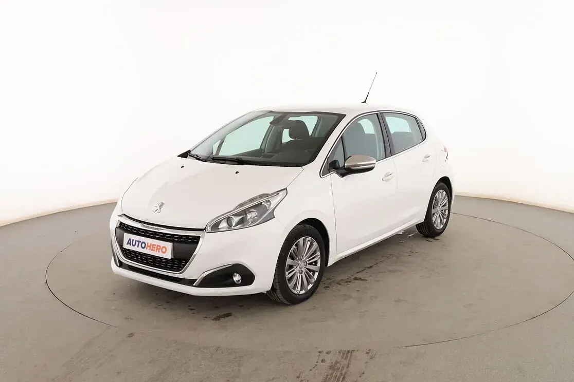 Usado Peugeot 208 Allure 110 CV (80 kW) 2018 Utilitario