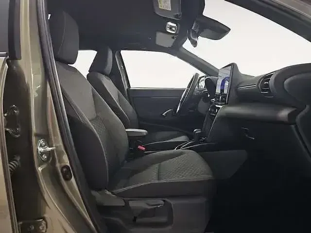 Używany Toyota Yaris Hybrid Active 116 KM (85 kW) 2022 Otro Pickup