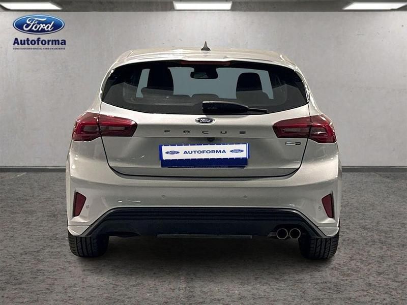 Usado Ford Focus ST-Line 125 CV (91 kW) 2024 Plateado Berlina