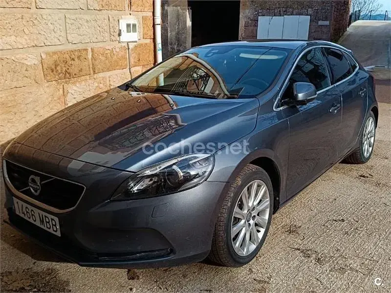 Usado Volvo V40 Summum 177 CV (130 kW) 2012 Negro Utilitario