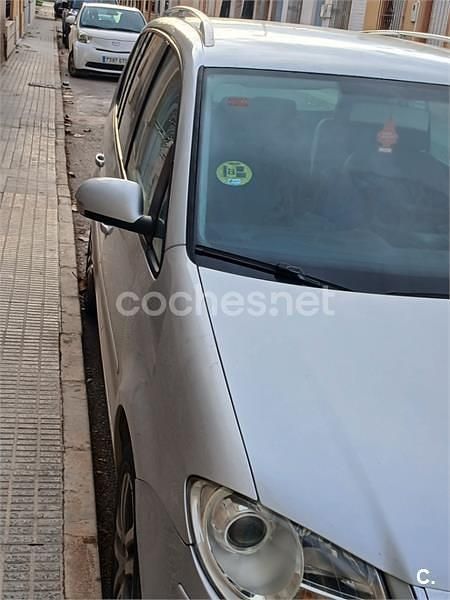 Usado VW Touran 105 CV (77 kW) 2007 Gris / plata Monovolumen