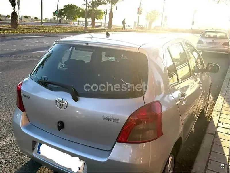 Usado Toyota Yaris 87 CV (63 kW) 2007 Blanco Utilitario