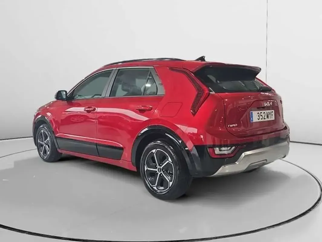 Usado Kia Niro 131 CV (96 kW) 2025 Rojo SUV