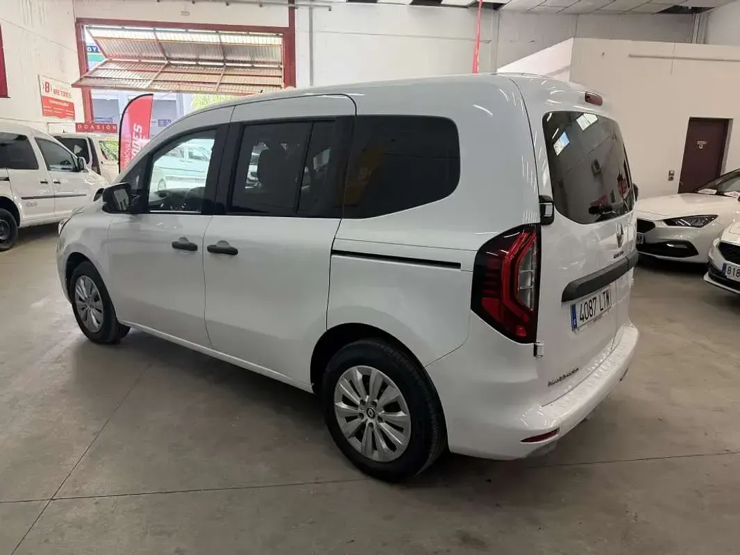 Usado Renault Kangoo Edition One 95 CV (69 kW) 2021 Blanco Monovolumen