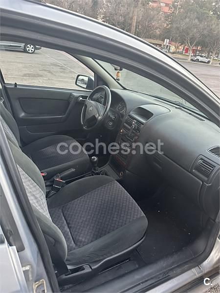 Usado Opel Astra Elegance 100 CV (73 kW) 2002 Gris / plata Berlina