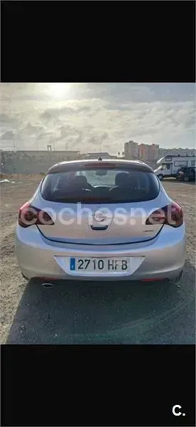 Usado Opel Astra Cosmo 140 CV (102 kW) 2012 Gris / plata Berlina
