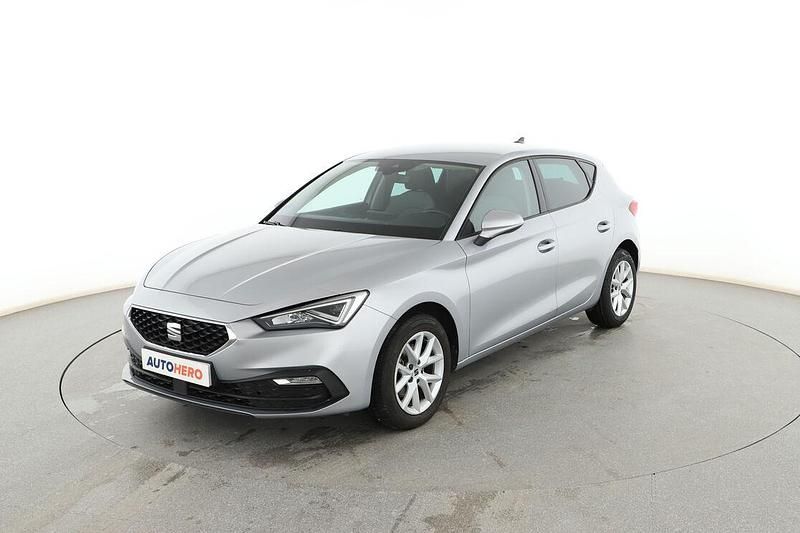 Usado Seat Leon Style 131 CV (96 kW) 2021 Gris Berlina